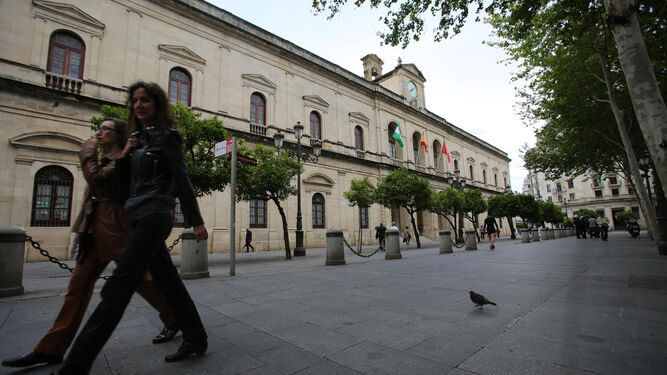 Fachada principal del Ayuntamiento de Sevilla, en la Plaza Nueva.
