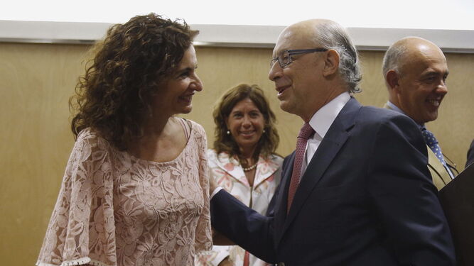 La consejera de Hacienda, María Jesús Montero, y el ministro de Hacienda, Cristóbal Montoro.