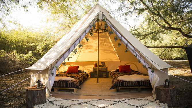 En esta yurta es posible acampar de manera idílica y romántica.