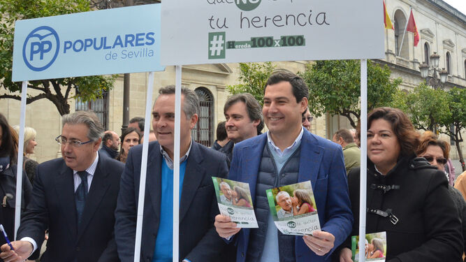 Juanma Moreno presenta una campaña contra el tributo de Sucesiones en 2016.