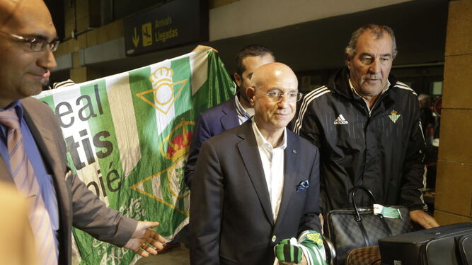 Lorenzo Serra Ferrer, a su llegada al aeropuerto de San Pablo para ponerse al frente del Betis como vicepresidente deportivo.