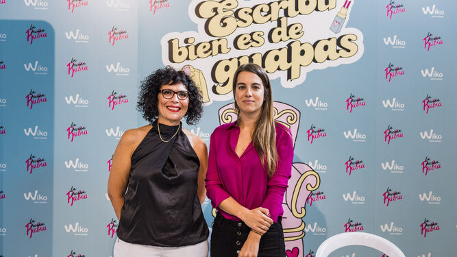 Silvia Gumiel Molina, vicedecana de Programas Internacionales y Comunicación de la Facultad de Filosofía y Letras, e Irene Manterola, directora de marketing de Wiko Iberia.