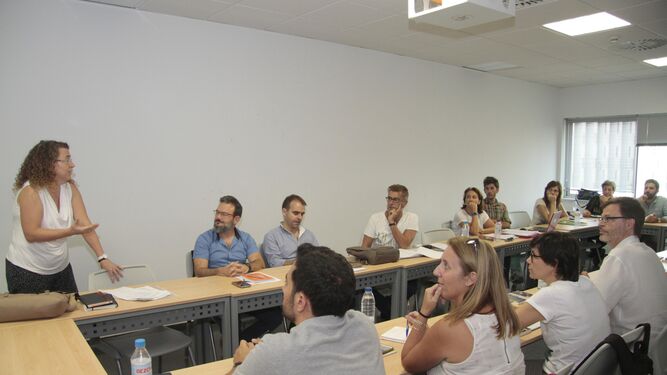 Profesores de la Universidad de Sevilla en uno de los seminarios de iniciación del programa de Formación Docente del Profesorado.