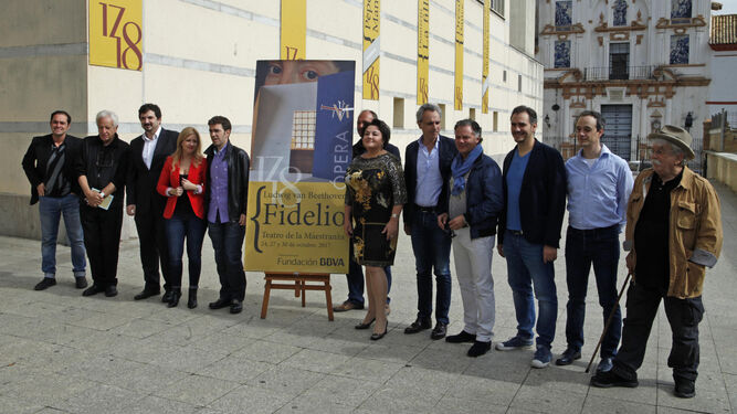 Los principales cantantes y responsables artísticos de 'Fidelio' acompañaron al maestro Halffter y al director teatral José Carlos Plaza en la presentación.