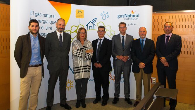 Foto de familia de los ponentes y directivos de Gas Natural Andalucía y CTA.