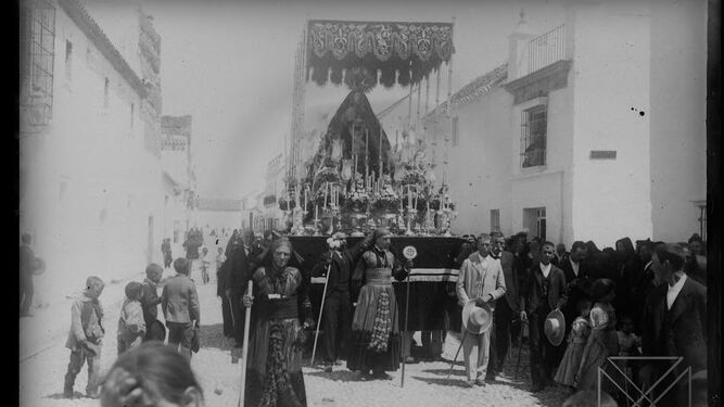 Procesión de Viernes Santo en Marchena (1900, fecha aproximada).
