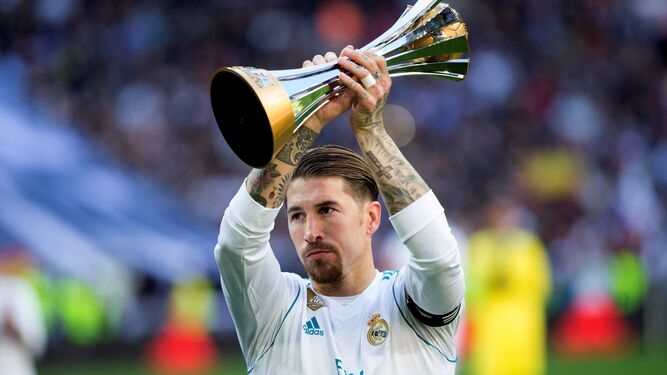Ramos, con el trofeo del Mundial de Clubes