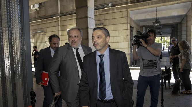 El ex director general de Mercasevilla Fernando Mellet llega a los juzgados de Sevilla.