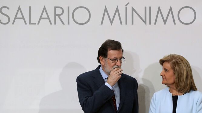 El presidente del Gobierno, Mariano Rajoy, y la ministra de Empleo y Seguridad Social, Fátima Báñez.