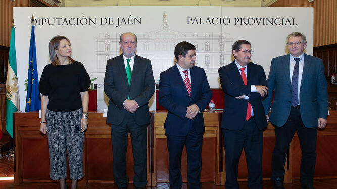 El presidente de la Diputación de Sevilla, Fernando Rodríguez Villalobos, ayer en la reunión mantenida en Jaén.