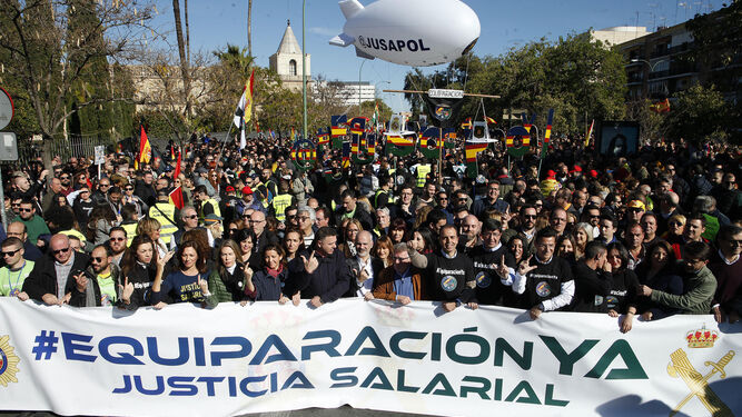 Vista general de la manifestación, en el entorno del Parlamento de Andalucía