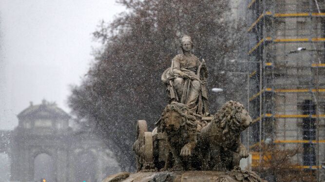 Madrid, bajo el manto blanco de la nieve.