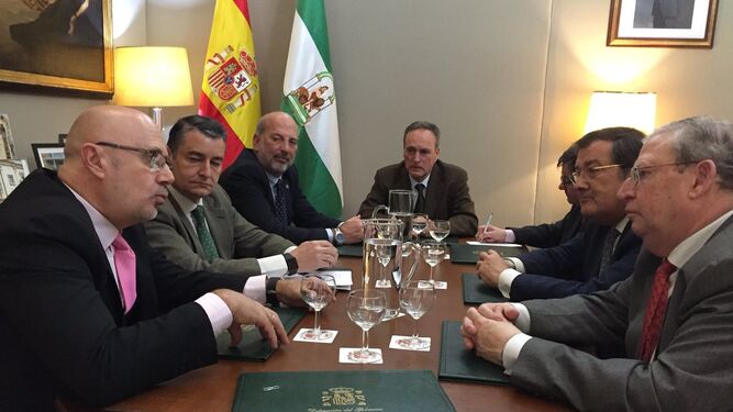 Un momento de la reunión celebrada en la delegación del Gobierno en Andalucía.