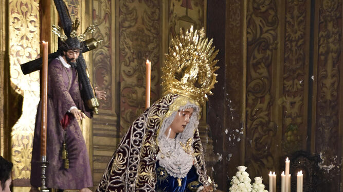 Besamanos a la Virgen en Laraña y Triana
