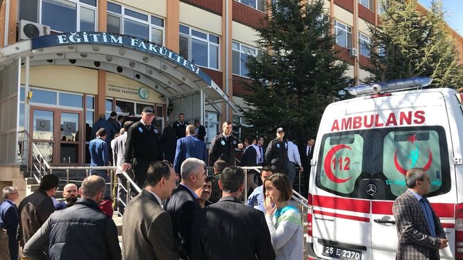 Un profesor mata a cuatro colegas en Turquía