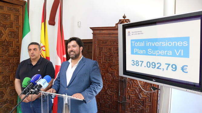 El alcalde de Lora del Río, Antonio Miguel Enamorado, en la presentación de los proyectos del Supera VI.