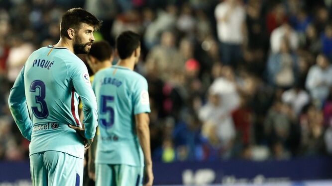 El central del Barcelona Gerard Piqué, frustrado al término del partido del pasado domingo ante el Levante, en el que los culés cayeron por 5-4.