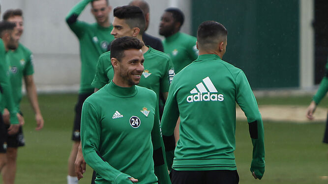 Rubén Castro sonríe durante un entrenamiento.