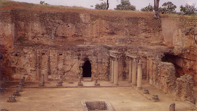 Patio porticado de la Tumba de Servilia, en la necrópolis romana de Carmona.