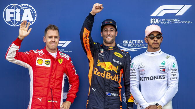Ricciardo, junto a Vettel y Hamilton tras firmar la 'pole' en Mónaco.