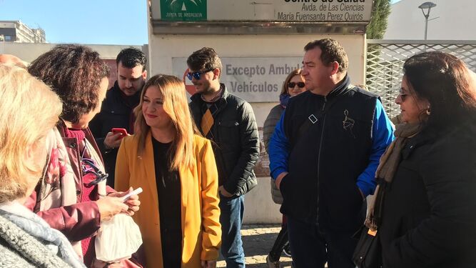 La secretaria general del PSOE de Sevilla Verónica Pérez en un acto  reinvidicativo sobre salud en diciembre pasado.