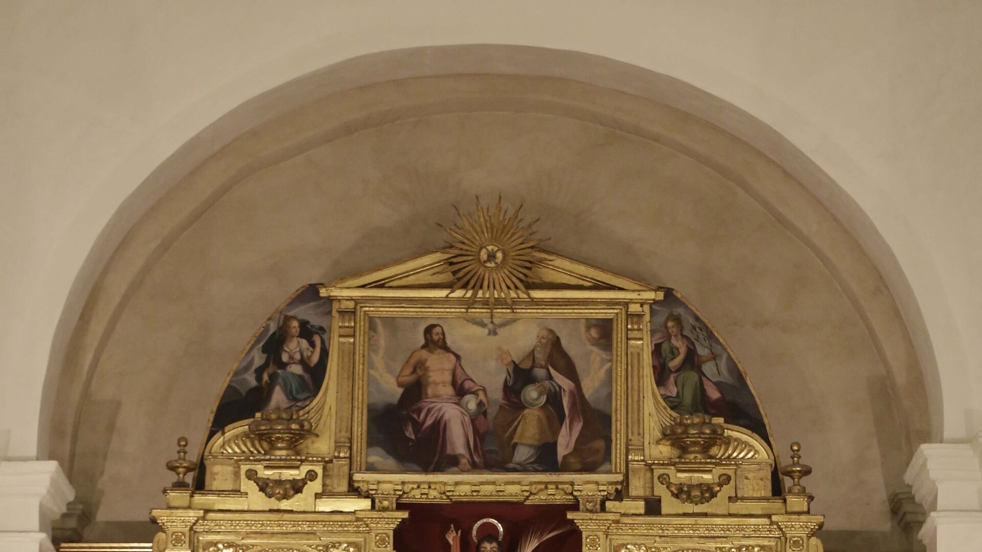 Detalle de la parte superior del retablo mayor