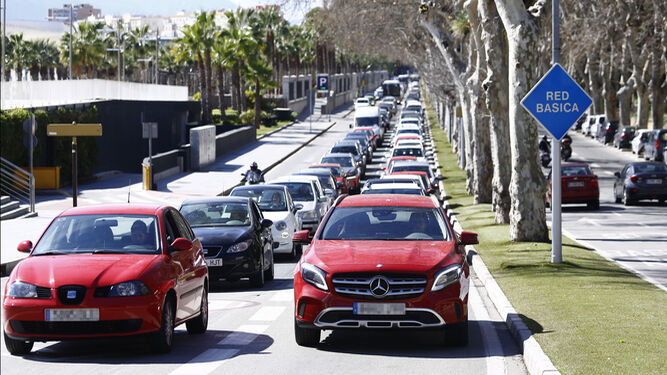 Tráfico en una avenida de Málaga.