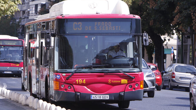 Un autobús de la línea C3 de Tussam