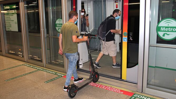 El Metro de Sevilla restringe la entrada de patinetes en hora punta de lunes a viernes