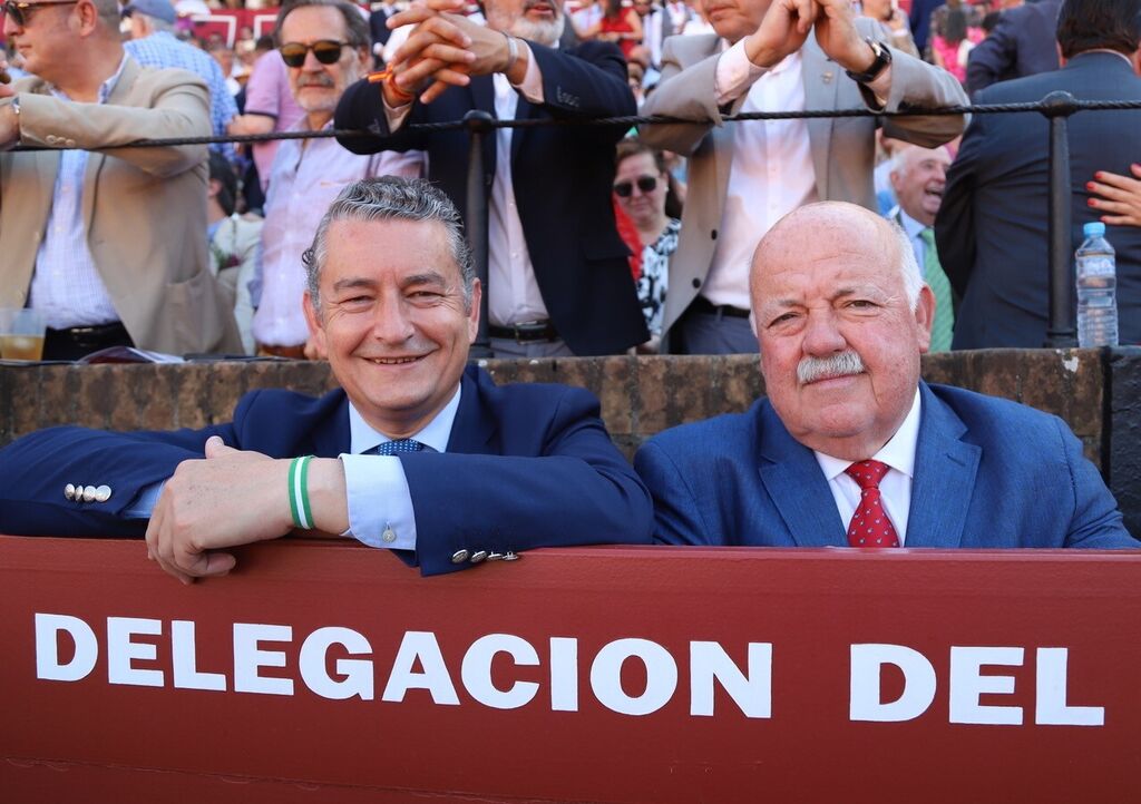 Antonio Sanz, consejero de Presidencia, y Jes&uacute;s Aguirre, presidente del Parlamento de Andaluc&iacute;a
