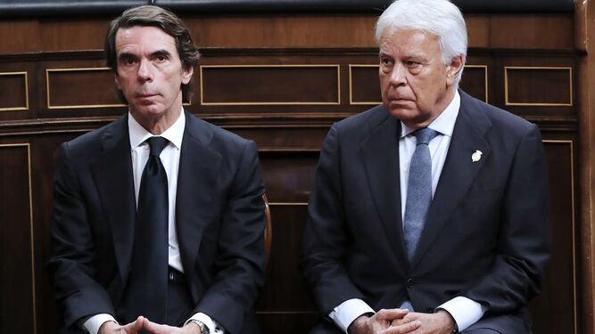 Los expresidentes José María Aznar y Felipe González.