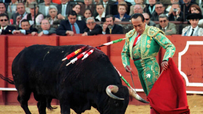 Curro Romero en la plaza de toros de La Maestranza en Sevilla
