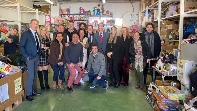 La Agrupación de Inmobiliarias de Sevilla entrega más de 4.000 juguetes para las familias más necesitadas