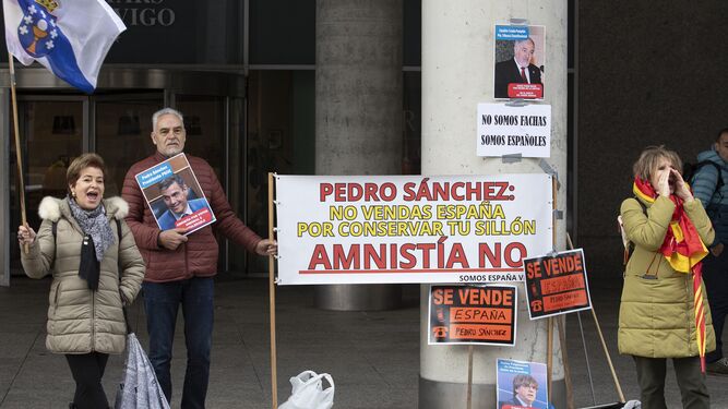 Manifestantes en Vigo contra la ley de amnistía
