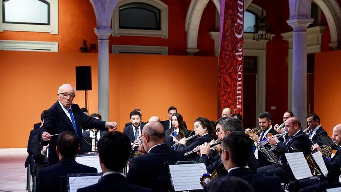 Hidalgo dirige su último concierto al frente de Tejera