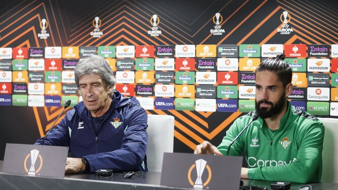 Isco y Pellegrini, en una rueda de prensa conjunta en la previa de un partido de la Europa League.