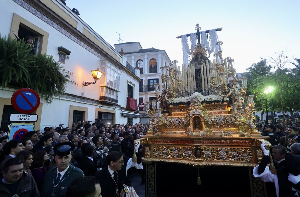 Las im&aacute;genes de la hermandad de La Soledad de San Lorenzo en la Semana Santa de Sevilla 2024