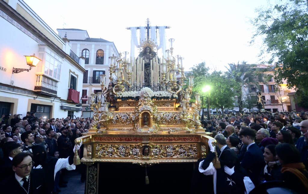 Las im&aacute;genes de la hermandad de La Soledad de San Lorenzo en la Semana Santa de Sevilla 2024