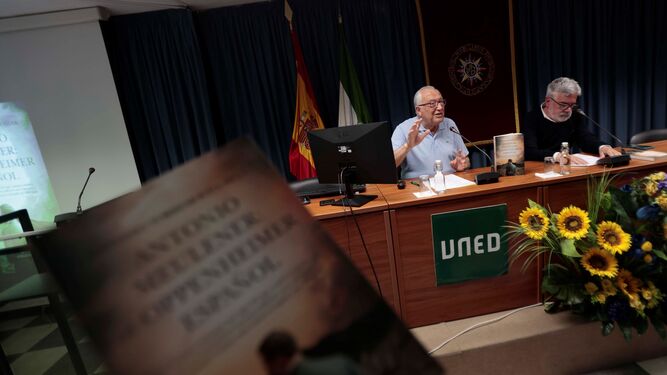Antonio Torremocha durante la presentación de su libro, en la UNED