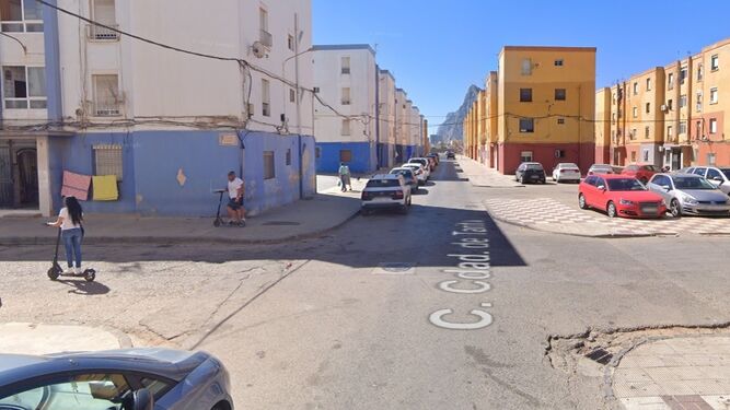 La calle Ciudad de Tarifa, en la barriada de San Bernardo.