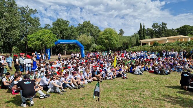 Un momento de la acampada de los scouts en el parque Santa Teresa de Jerez por el Día de la Dele.