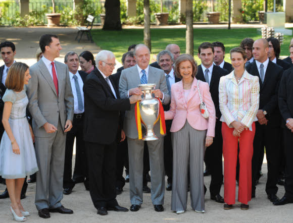Los campeones de Europa comparten el triunfo con los Reyes y Zapatero