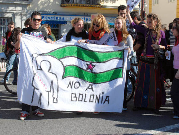 Tres mil estudiantes protestan en Sevilla contra Bolonia