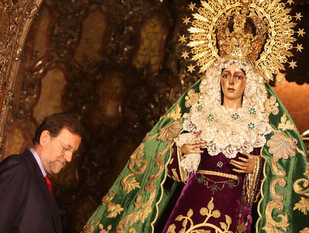 Mariano Rajoy visita la bas&iacute;lica de la Macarena