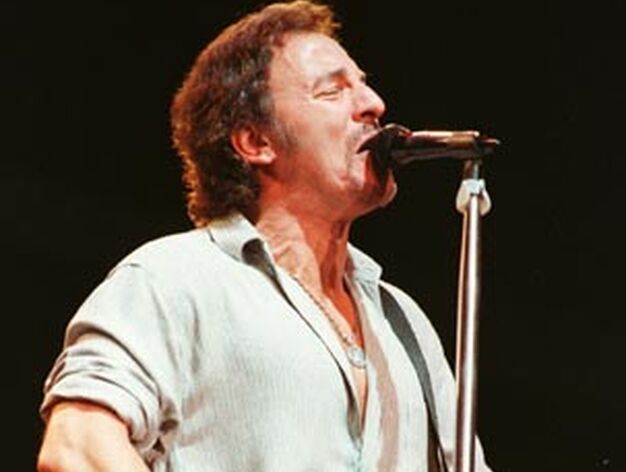 Springsteen, en La Romareda de Zaragoza el 5 de junio de 1999.

Foto: Javier Cebollada / Efe