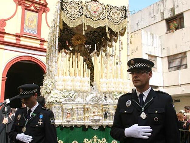La Virgen de la Esperanza de patrona de la Policia Local.

Foto: Jose Angel Garcia
