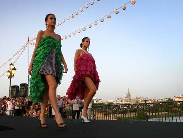 Un desfile de moda abre el programa de la Vel&aacute; de Santiago y Santa Ana.

Foto: Juan Carlos Mu&ntilde;oz