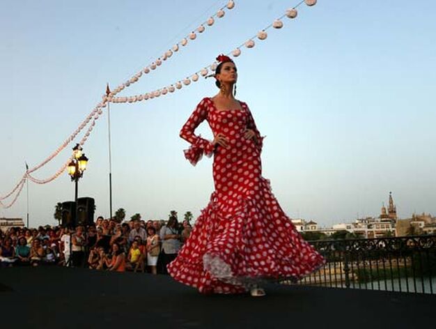 Un desfile de moda abre el programa de la Vel&aacute; de Santiago y Santa Ana.

Foto: Juan Carlos Mu&ntilde;oz