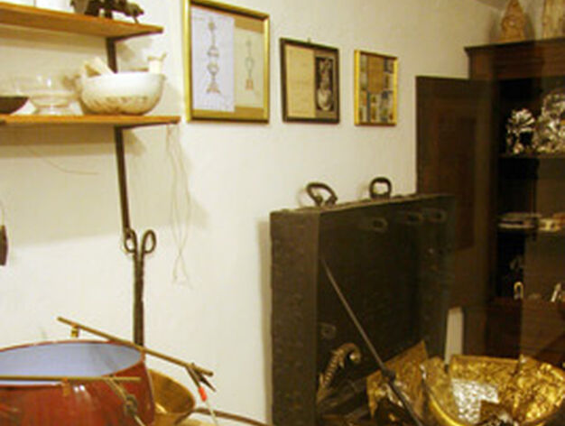 Detalles de los materiales necesarios para dorar objetos expuestos en el museo

Foto: Bel?Vargas
