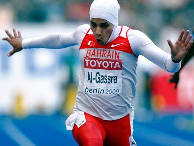 La velocista bahrein&iacute; Rakia Al-Gassra compite en la primera ronda de la prueba de los 100 metros.

Foto: EFE